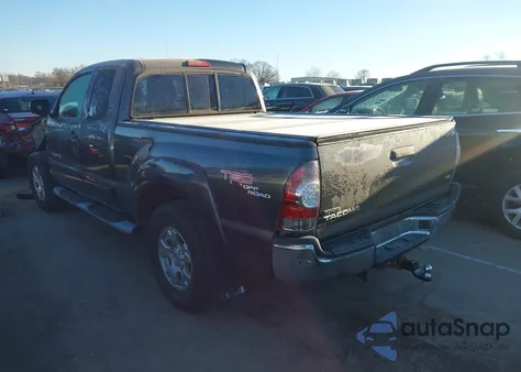 2011 Toyota Tacoma Base V6 z USA, uszkodzony, nr VIN 5TFUU4EN4BX002216